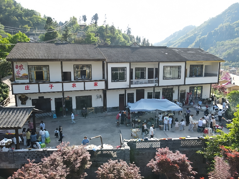 位于莊子上紅色旅游鄉村振興示范點的莊子農家餐館。威信縣融媒體中心供圖